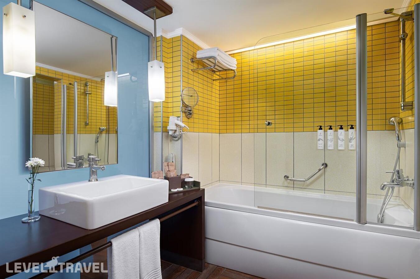 фотографии номера Стандартный с видом на окрестности отеля Rixos Sungate Hotel в Турция(Бельдиби) - фото №3