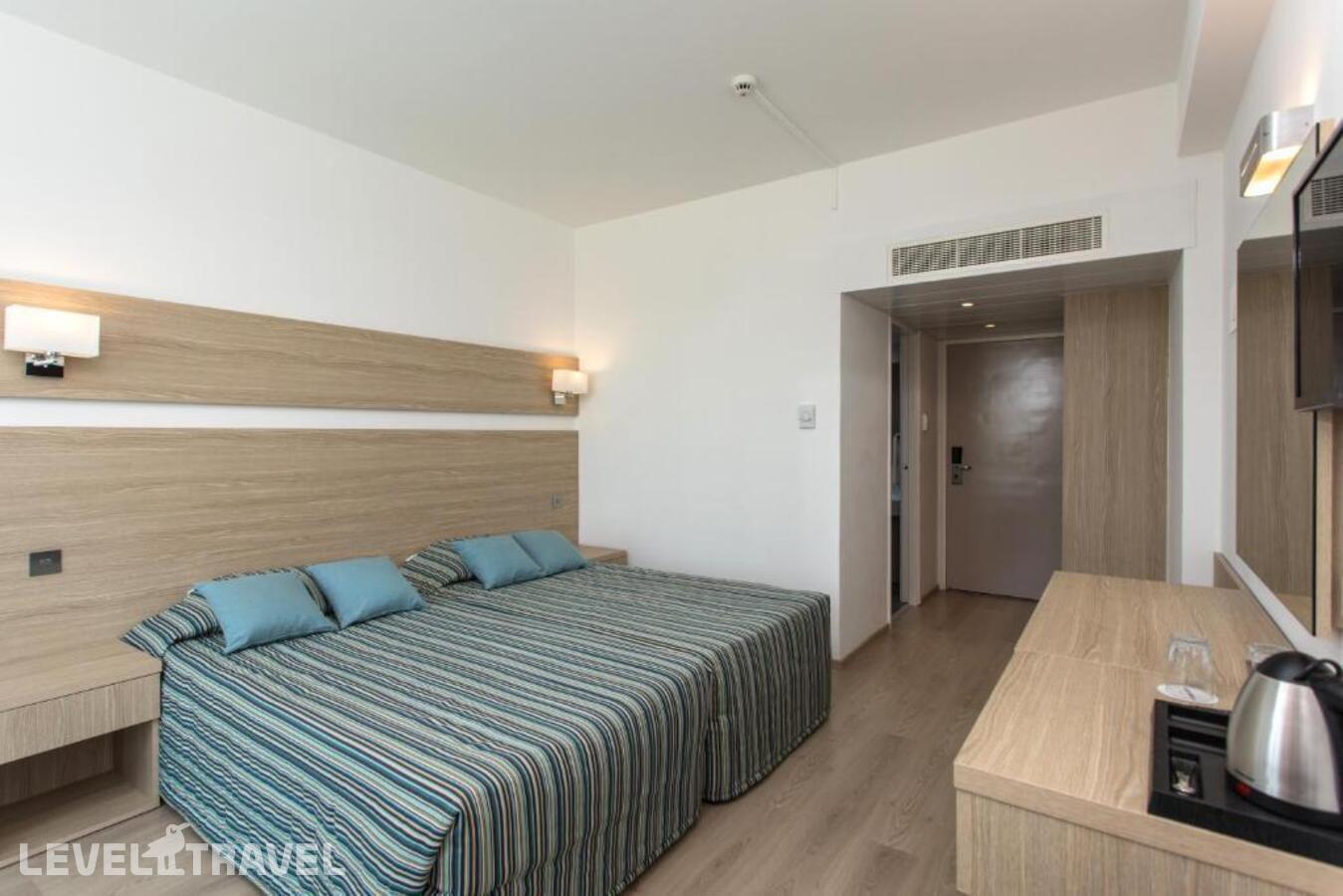 фотографии номера Улучшенный номер отеля Kapetanios Bay Hotel в Кипр(Санрайз Бич) - фото №25