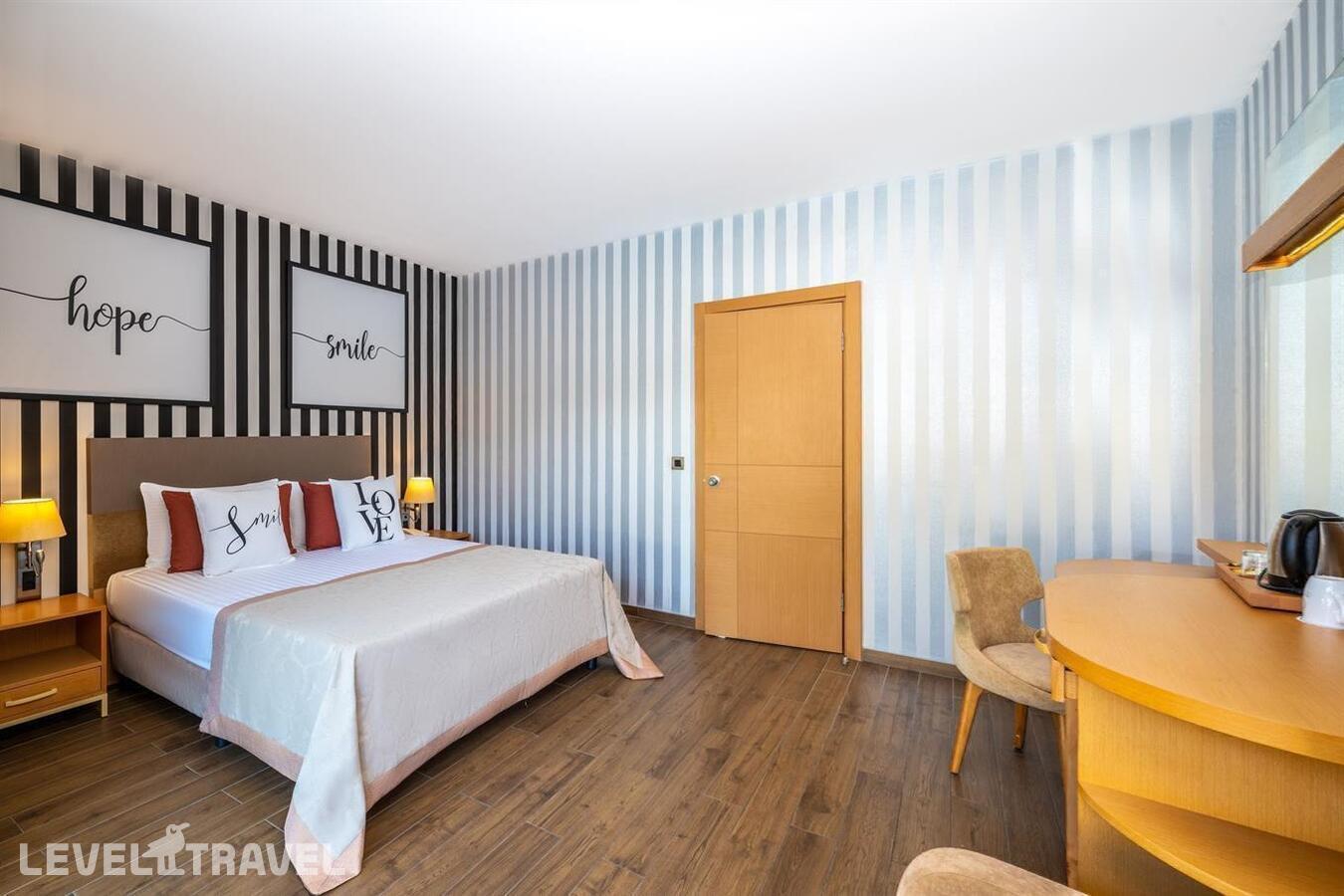 фотографии номера Семейный с видом на бассейн отеля Selectum Family Resort Side (Ex. Silence Beach Resort) в Турция(Кизилагач) - фото №1