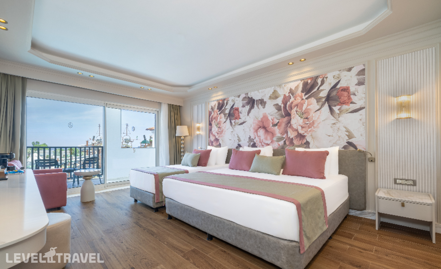 фотографии номера Клубный семейный люкс гранд отеля Nirvana Dolce Vita (Ex. Amara Dolce Vita Luxury) в Турция(Текирова) - фото №1