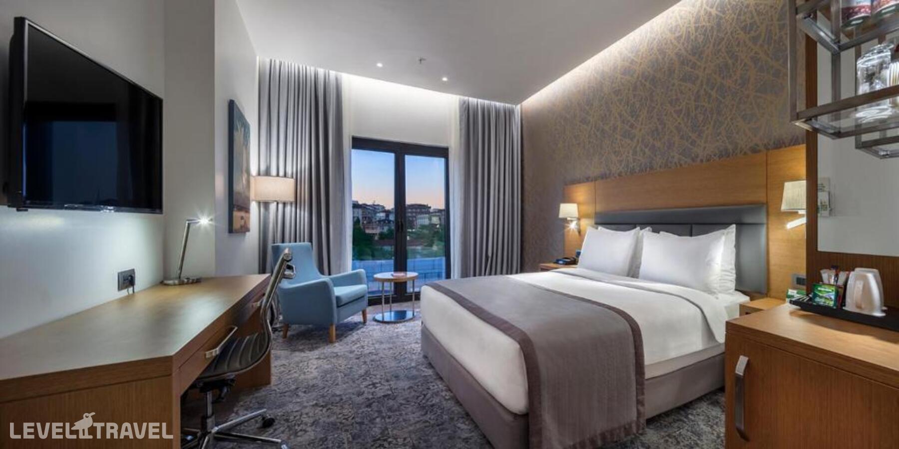 фотографии номера Стандартный номер отеля Holiday Inn Istanbul - Tuzla Bay, an IHG Hotel в Турция(Пендик) - фото №1