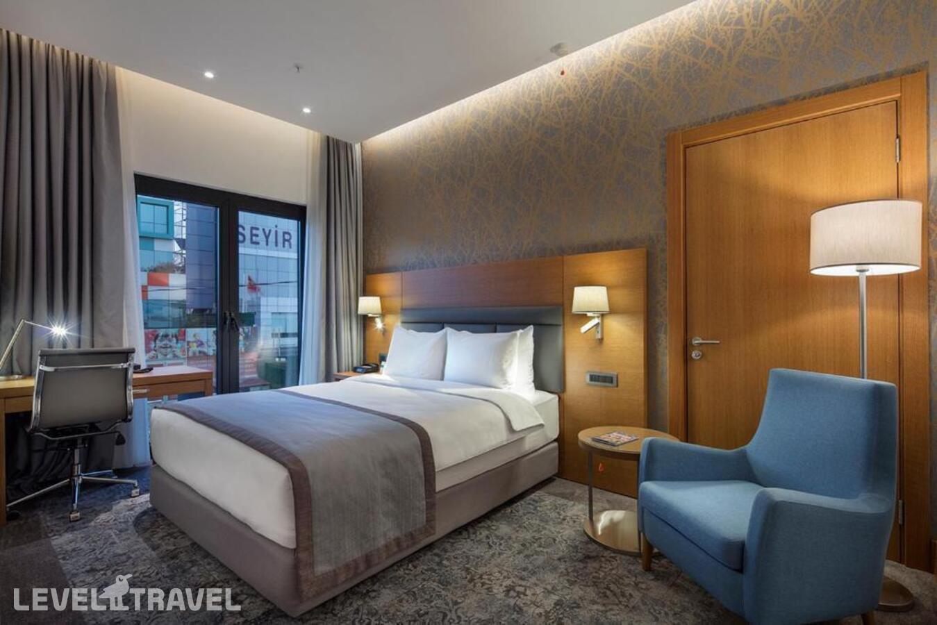 фотографии номера Стандартный номер отеля Holiday Inn Istanbul - Tuzla Bay, an IHG Hotel в Турция(Пендик) - фото №2
