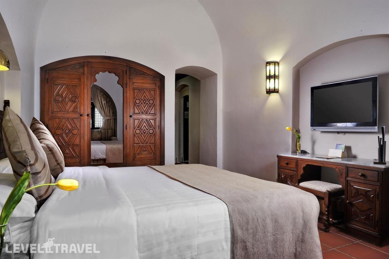 фотографии номера Классический с частичным видом на море отеля Movenpick Resort Sharm El Sheikh в Египет(Наама Бэй) - фото №1