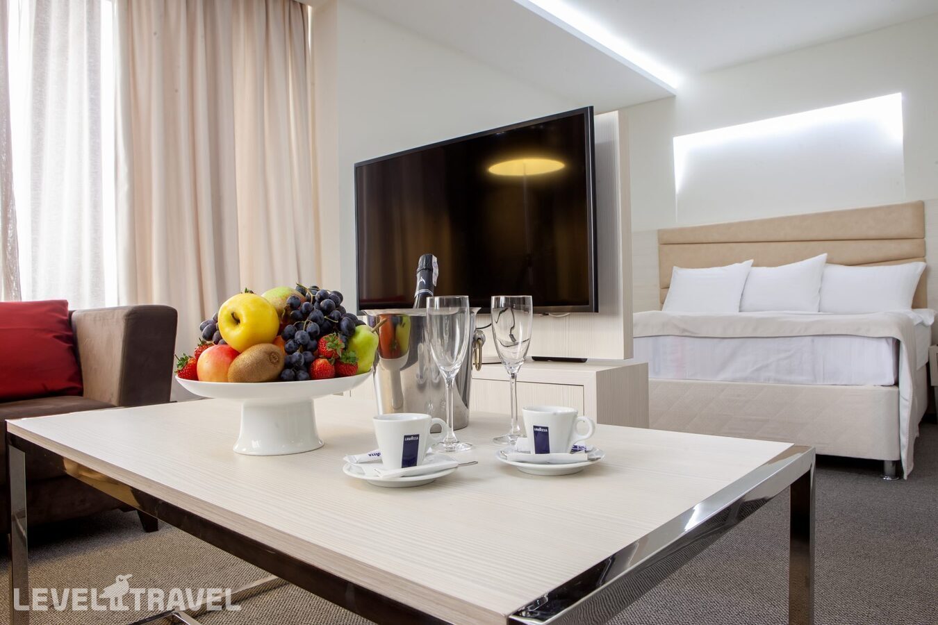 фотографии номера Семейный номер отеля President Hotel (Ex.Hrazdan) в Армения(Ереван) - фото №1