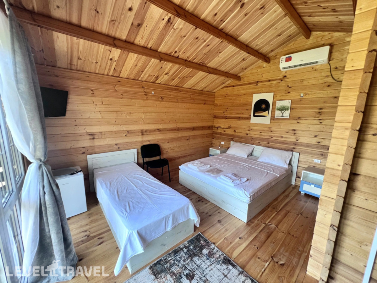 фотографии номера Трехместный с видом на сад отеля Гостевой Дом Guesthouse в Абхазия(Пицунда) - фото №1