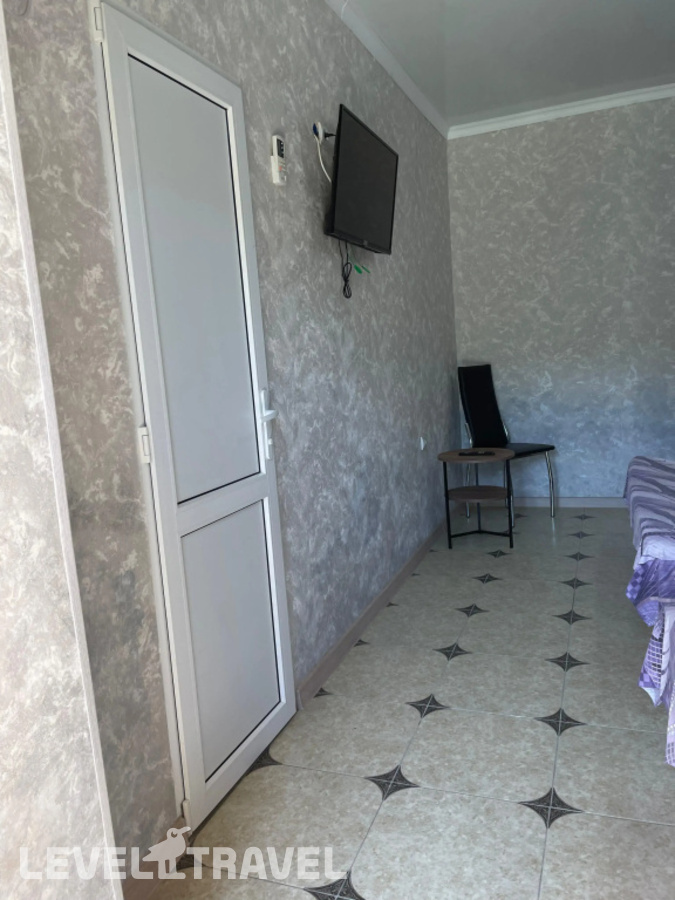 фотографии номера Трехместный Комфорт с балконом отеля Гостевой Дом Эмилия в Абхазия(Цандрыпш) - фото №9