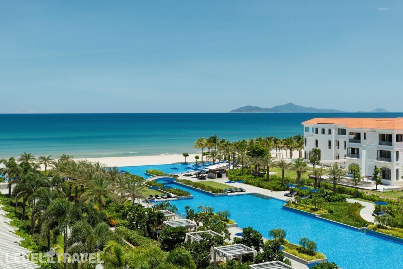 фотографии номера Делюкс с видом на бассейн отеля Sheraton Grand Danang Resort в Вьетнам(Дананг) - фото №2