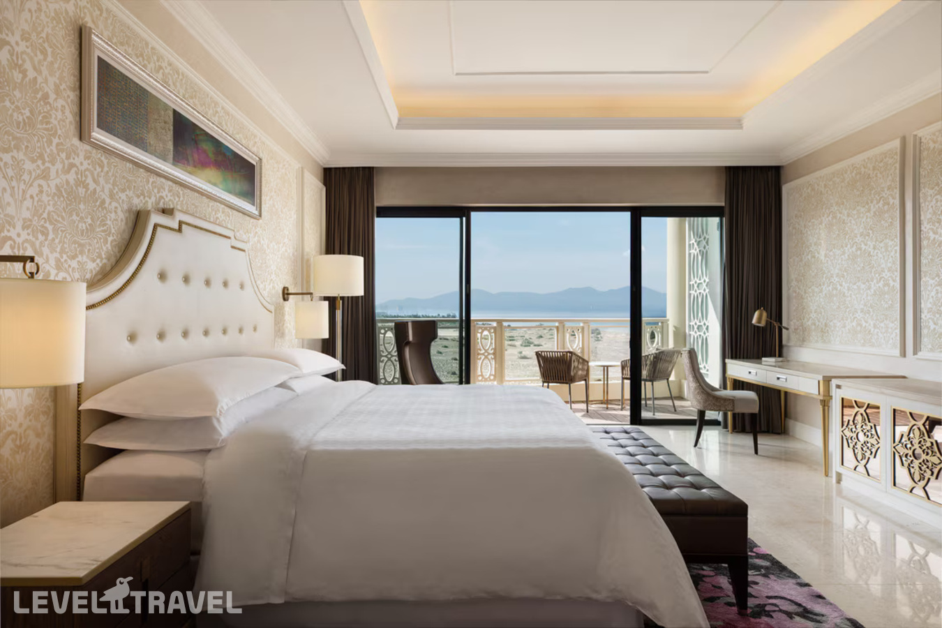 фотографии номера Делюкс с видом на залив отеля Sheraton Grand Danang Resort в Вьетнам(Дананг) - фото №1