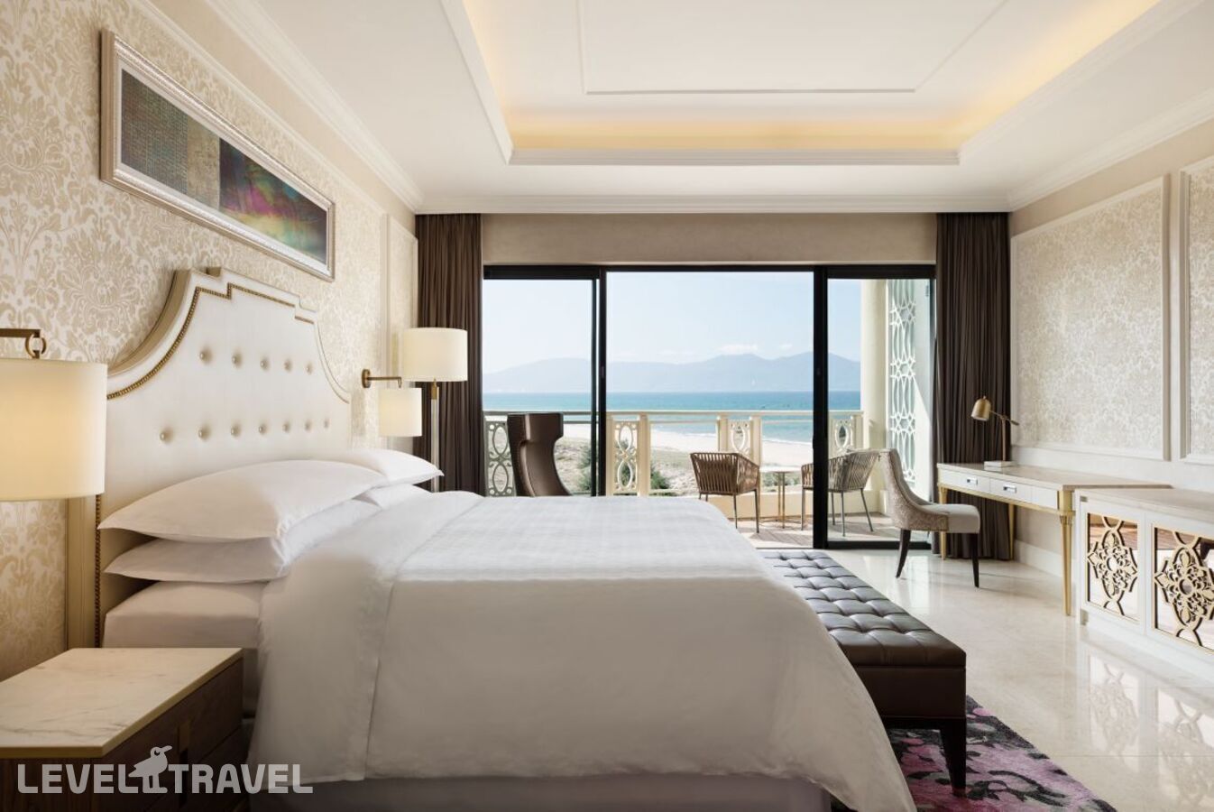 фотографии номера Делюкс с частичным видом на море отеля Sheraton Grand Danang Resort в Вьетнам(Дананг) - фото №1