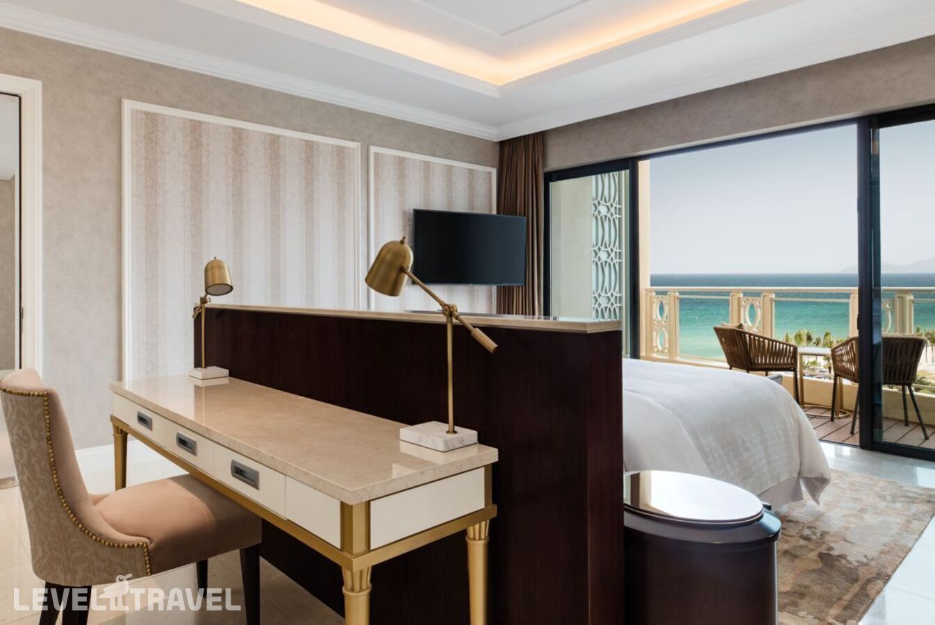 фотографии номера Люкс роскошный отеля Sheraton Grand Danang Resort в Вьетнам(Дананг) - фото №4