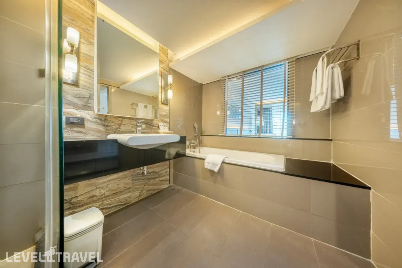 фотографии номера Трёхместный номер Grand Deluxe отеля Royal Benja Hotel в Таиланд(Бангкок) - фото №10