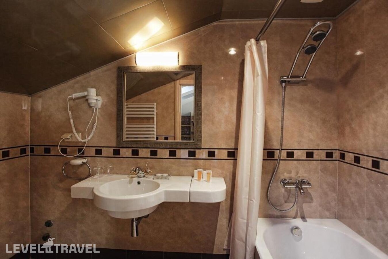 фотографии номера Полулюкс отеля Vinotel в Грузия(Тбилиси) - фото №3
