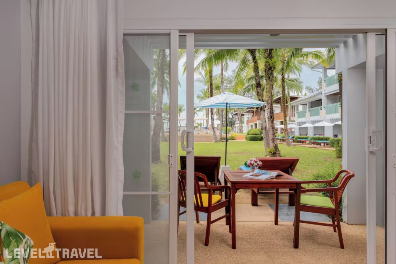 фотографии номера Четырехместный делюкс отеля The Briza Beach Resort Khao Lak в Таиланд(Као Лак) - фото №5