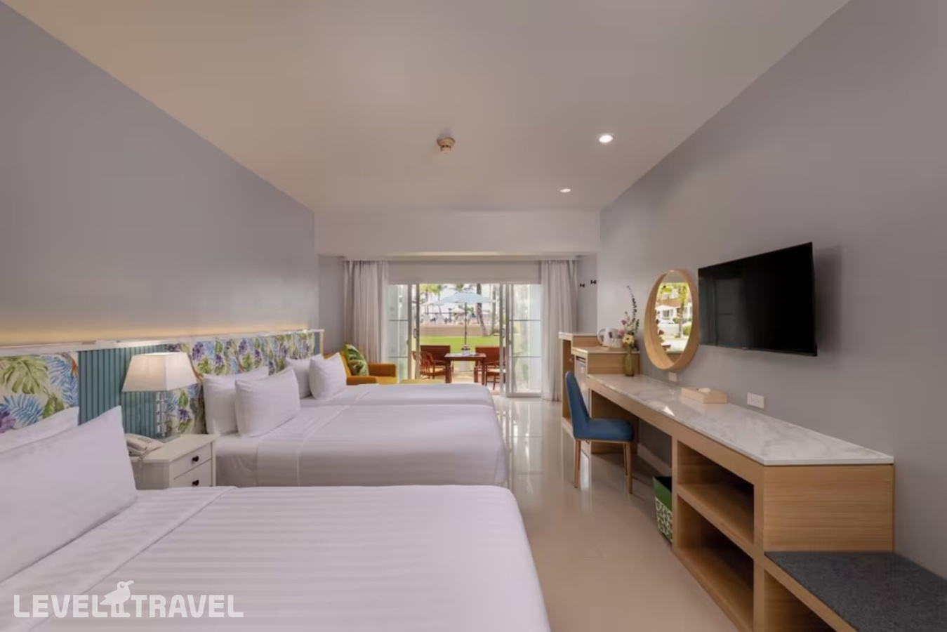 фотографии номера Четырехместный делюкс отеля The Briza Beach Resort Khao Lak в Таиланд(Као Лак) - фото №4