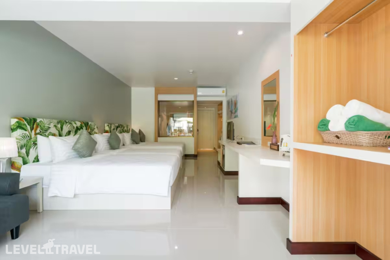 фотографии номера Четырехместный делюкс отеля The Briza Beach Resort Khao Lak в Таиланд(Као Лак) - фото №1