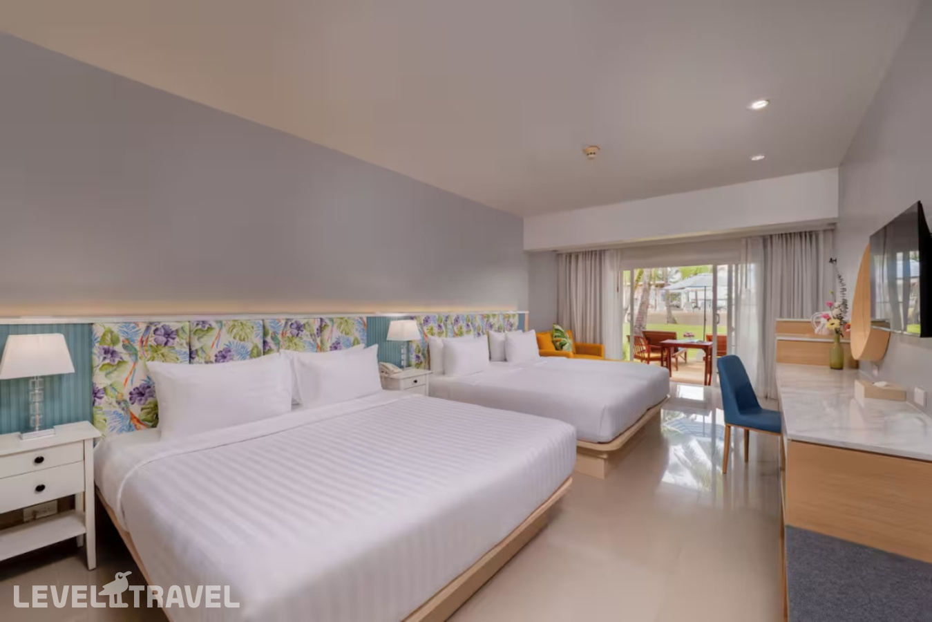 фотографии номера Четырехместный делюкс отеля The Briza Beach Resort Khao Lak в Таиланд(Као Лак) - фото №2
