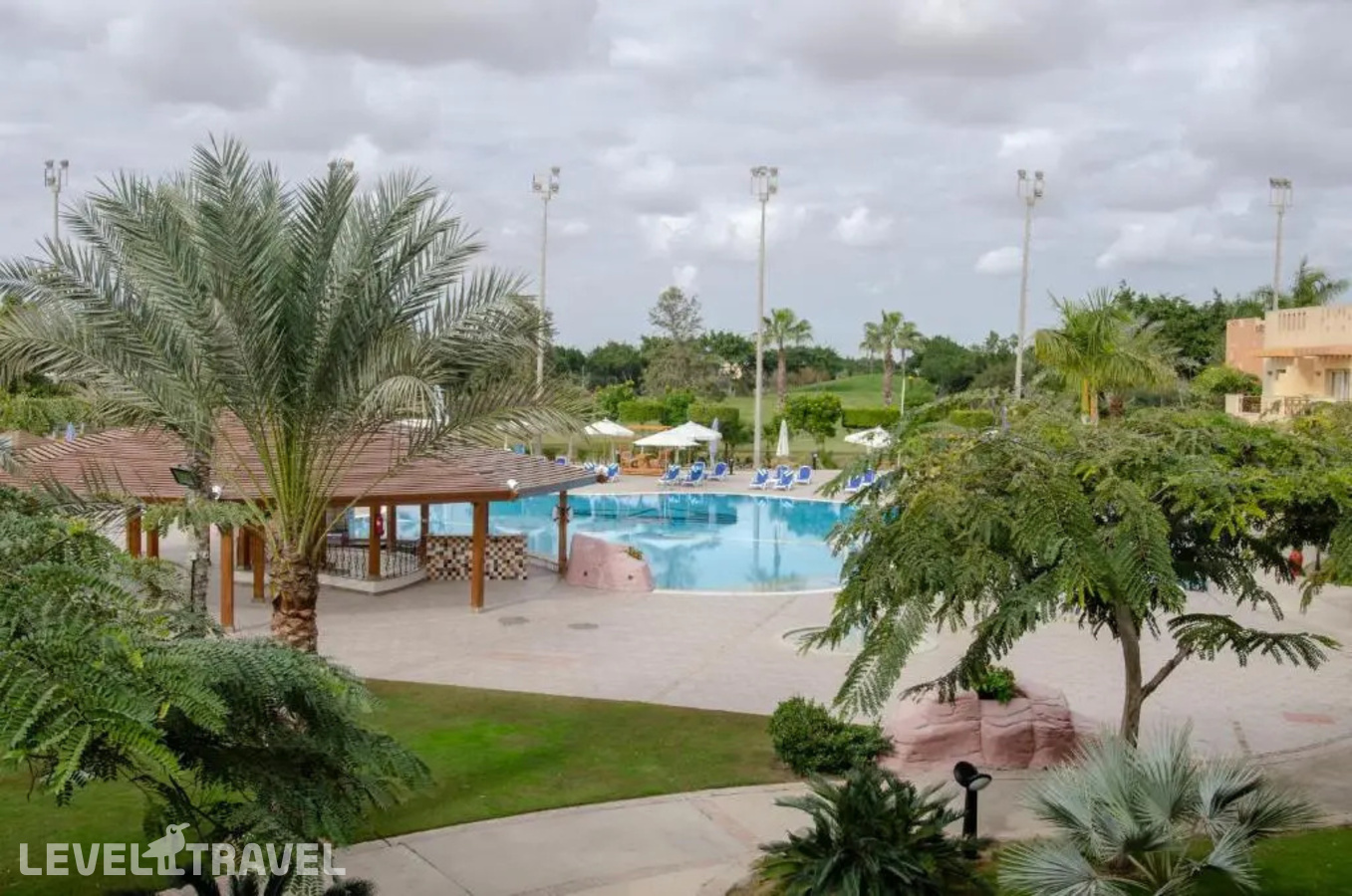 фотографии номера Улучшенный номер отеля Swiss Inn Pyramids Golf в Египет(Каир) - фото №6
