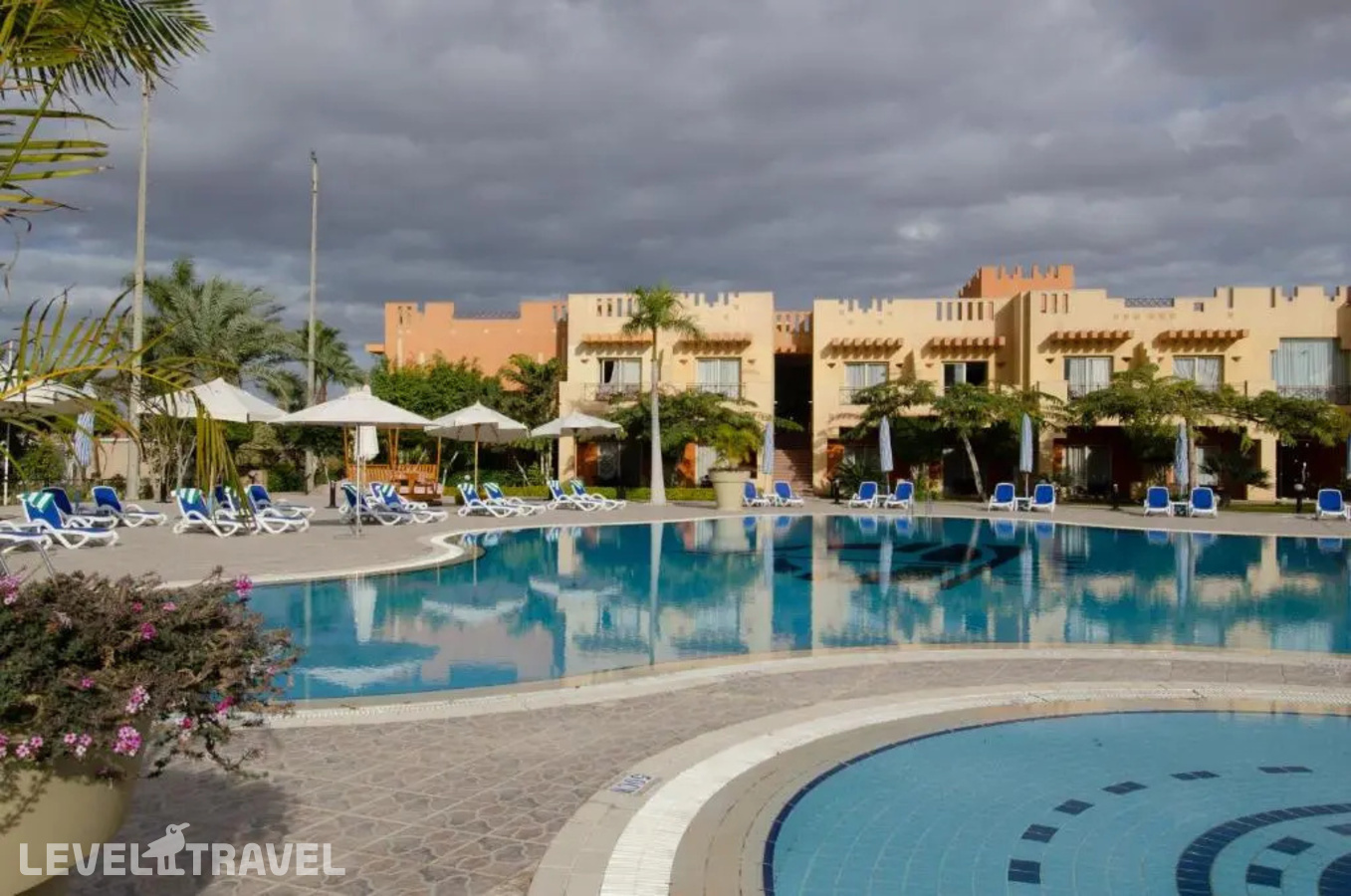 фотографии номера Улучшенный номер отеля Swiss Inn Pyramids Golf в Египет(Каир) - фото №15