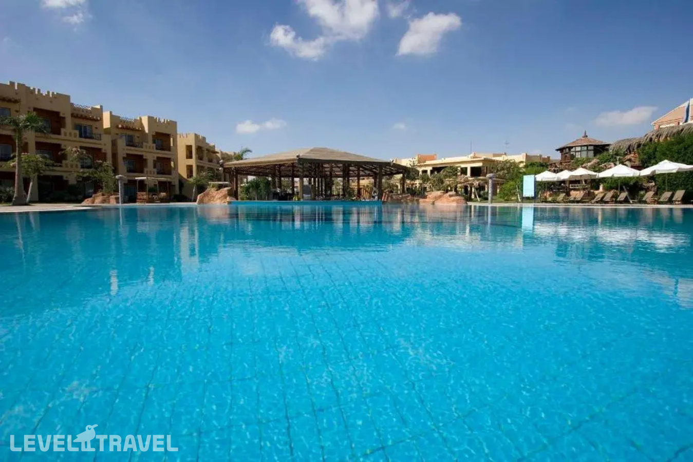фотографии номера Улучшенный номер отеля Swiss Inn Pyramids Golf в Египет(Каир) - фото №4