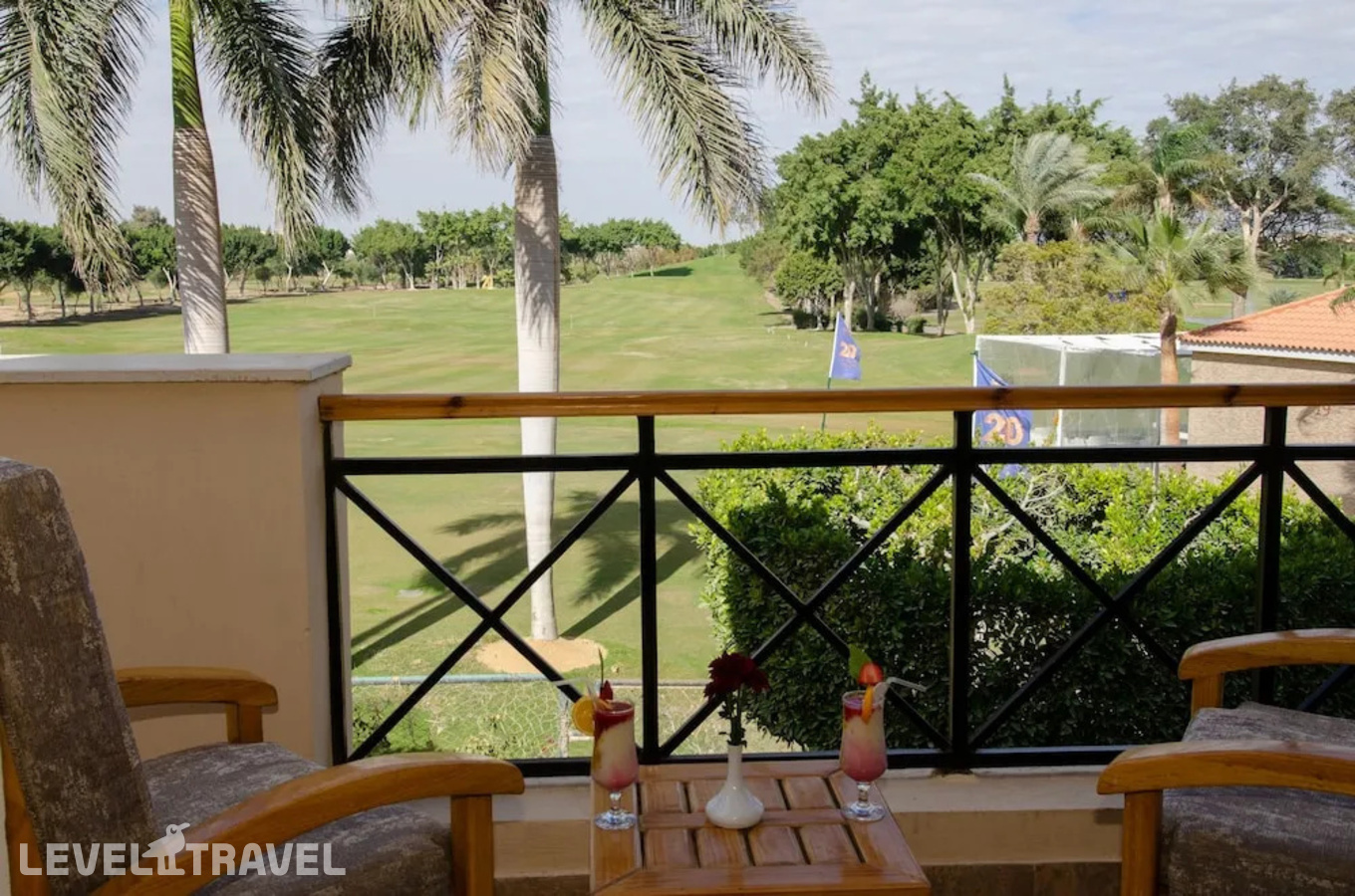фотографии номера Улучшенный с видом на бассейн отеля Swiss Inn Pyramids Golf в Египет(Каир) - фото №8