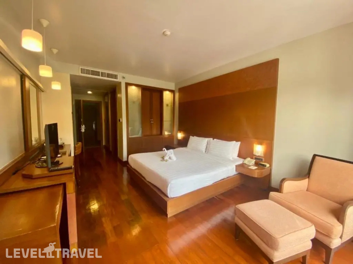 фотографии номера Делюкс с видом на бассейн отеля Mission Hills Golf Resort & Spa в Таиланд(Пор Бэй) - фото №2