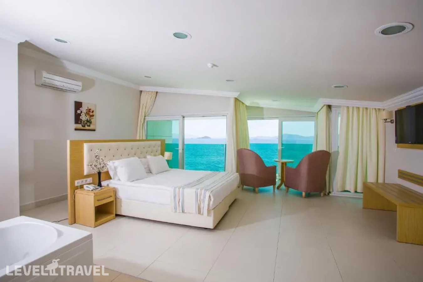 фотографии номера Люкс с балконом и видом на море отеля Dragut Point North Hotel в Турция(Тургутреис) - фото №10