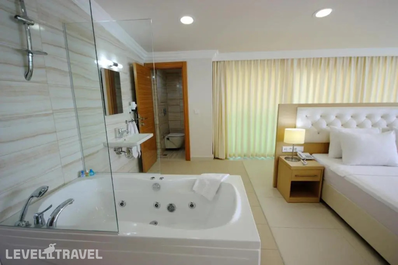 фотографии номера Люкс с балконом и видом на море отеля Dragut Point North Hotel в Турция(Тургутреис) - фото №12