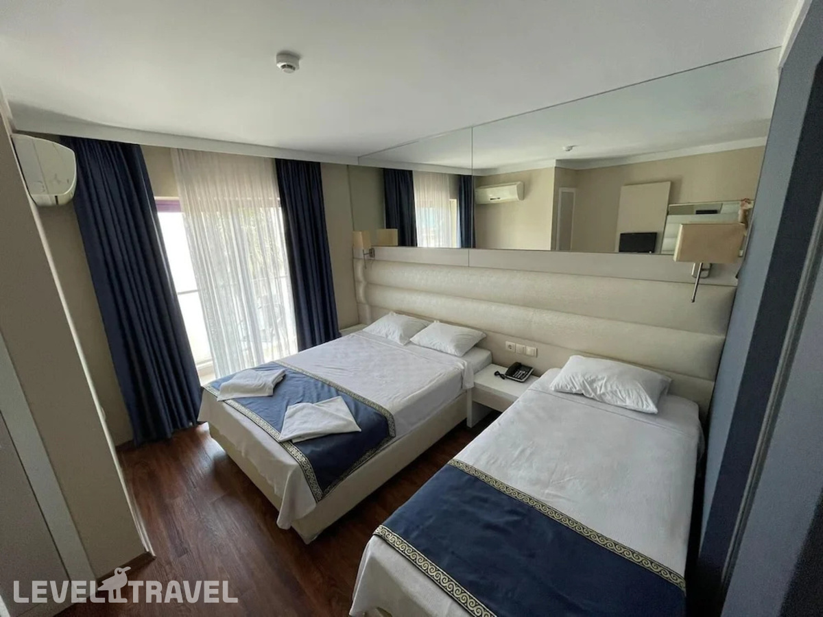 фотографии номера Стандартный с видом на бассейн отеля Gold Butik Hotel в Турция(Мармарис - центр) - фото №2