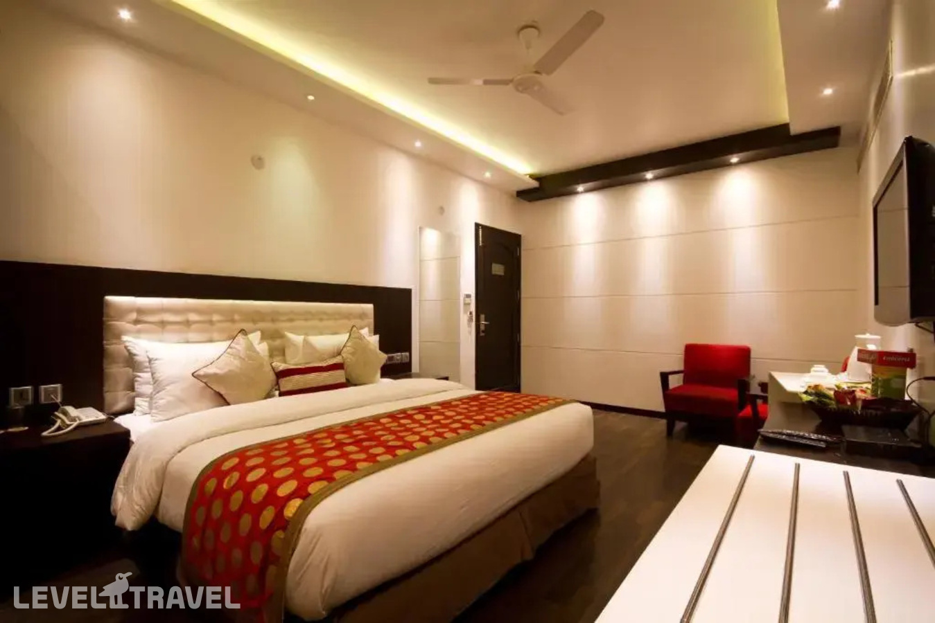 фотографии номера Представительский (две односпальные кровати) отеля Grand Godwin Hotel в Индия(Нью-Дели) - фото №13