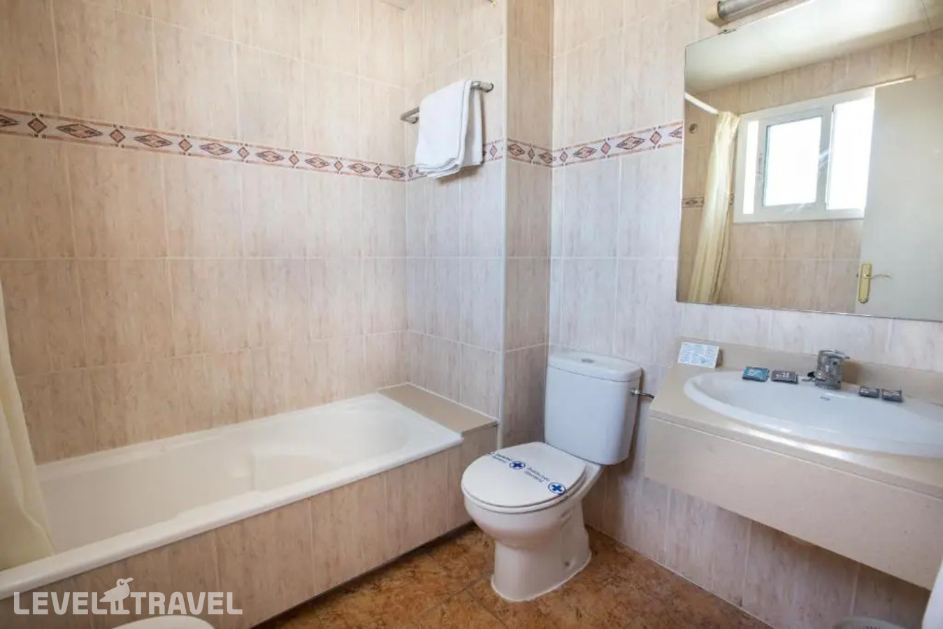 фотографии номера Четырехместный номер отеля Costa Brava Hotel в Испания(Бланес) - фото №3