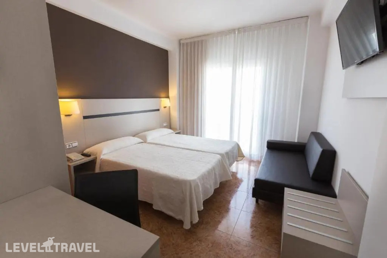 фотографии номера Стандартный (две односпальные кровати) отеля Costa Brava Hotel в Испания(Бланес) - фото №1