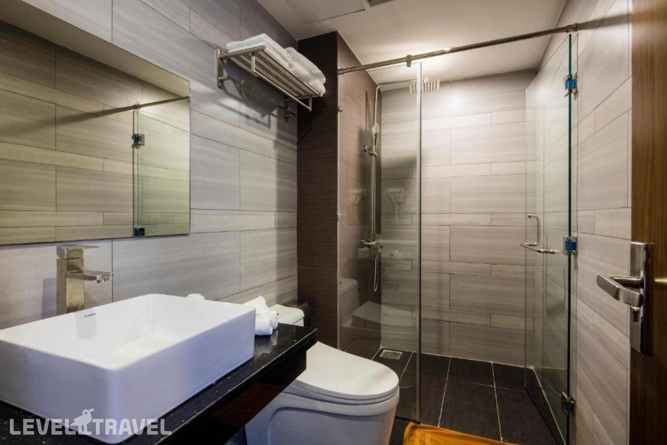 фотографии номера Трехместный с балконом отеля Meriton Hotel в Вьетнам(Нячанг) - фото №2