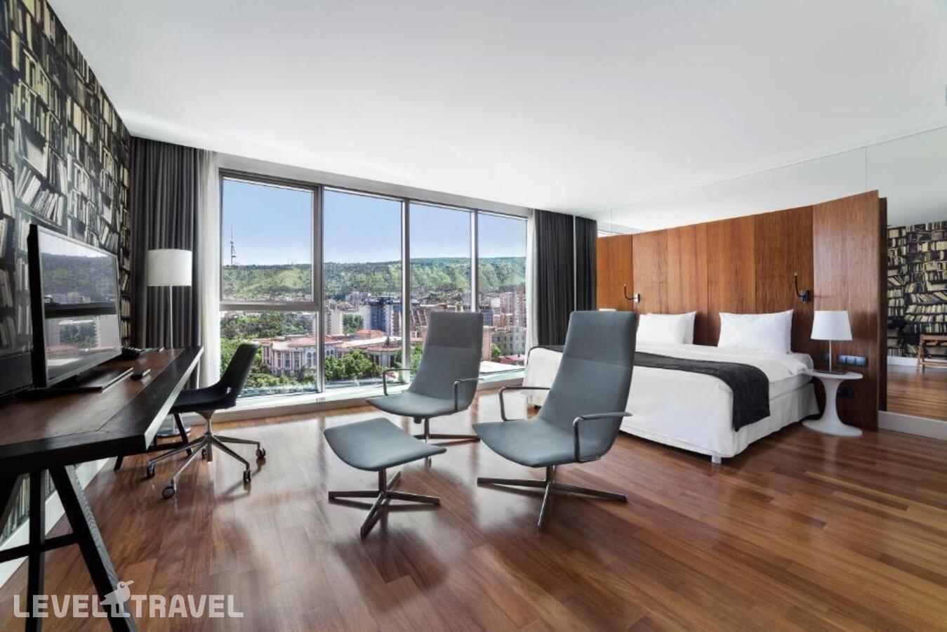 фотографии номера Премиум отеля Holiday Inn Tbilisi Hotel в Грузия(Тбилиси) - фото №1
