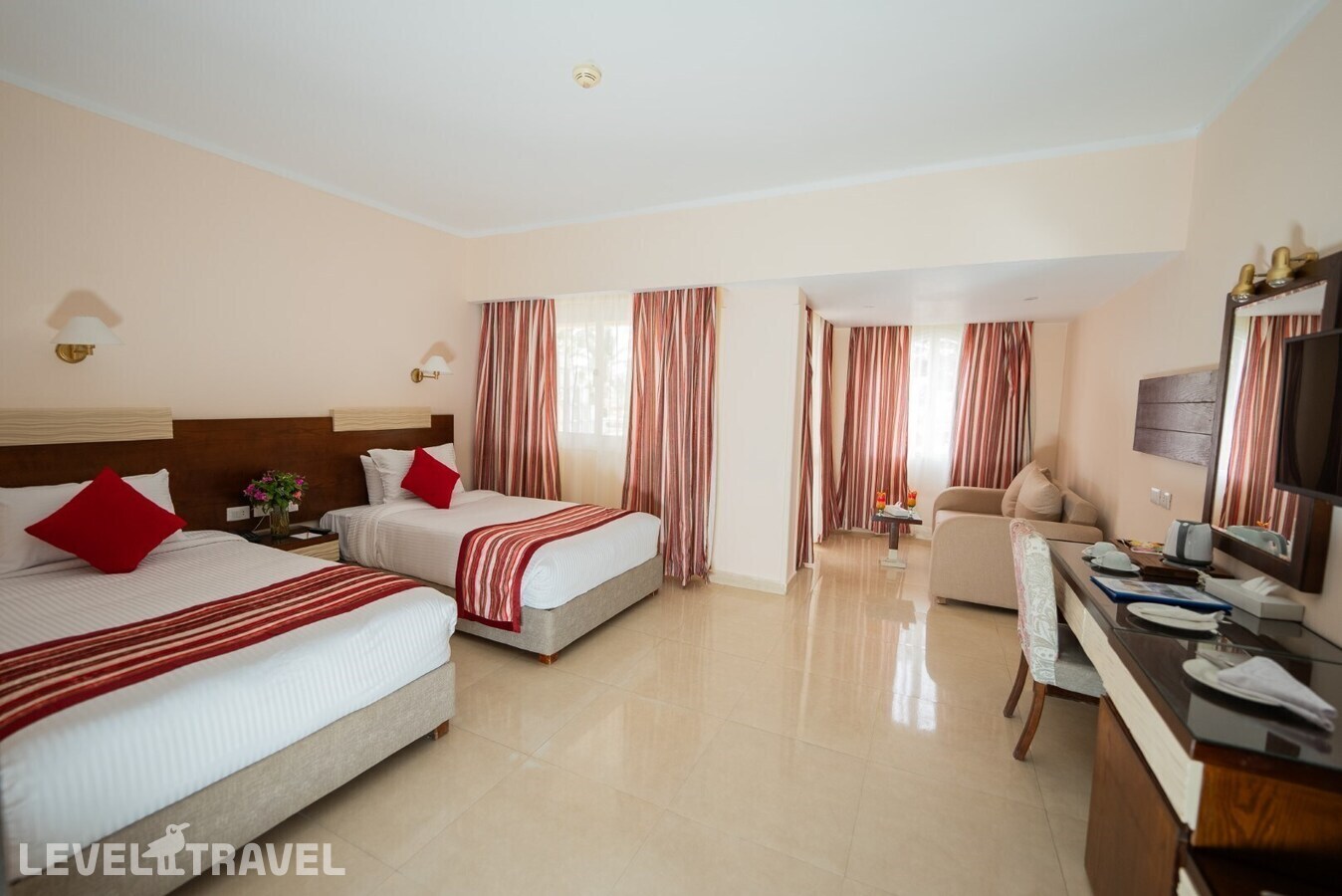 фотографии номера Премиум с видом на бассейн отеля Golden Beach Resort (Ex. Movie Gate Hurghada) в Египет(Хургада (город)) - фото №4
