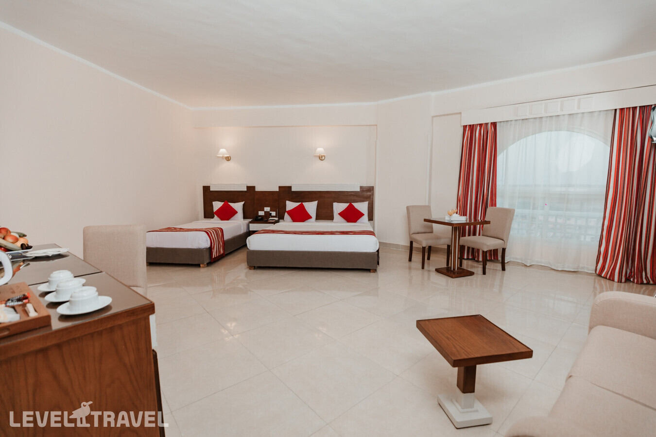 фотографии номера Семейный с видом на сад или море отеля Golden Beach Resort (Ex. Movie Gate Hurghada) в Египет(Хургада (город)) - фото №1