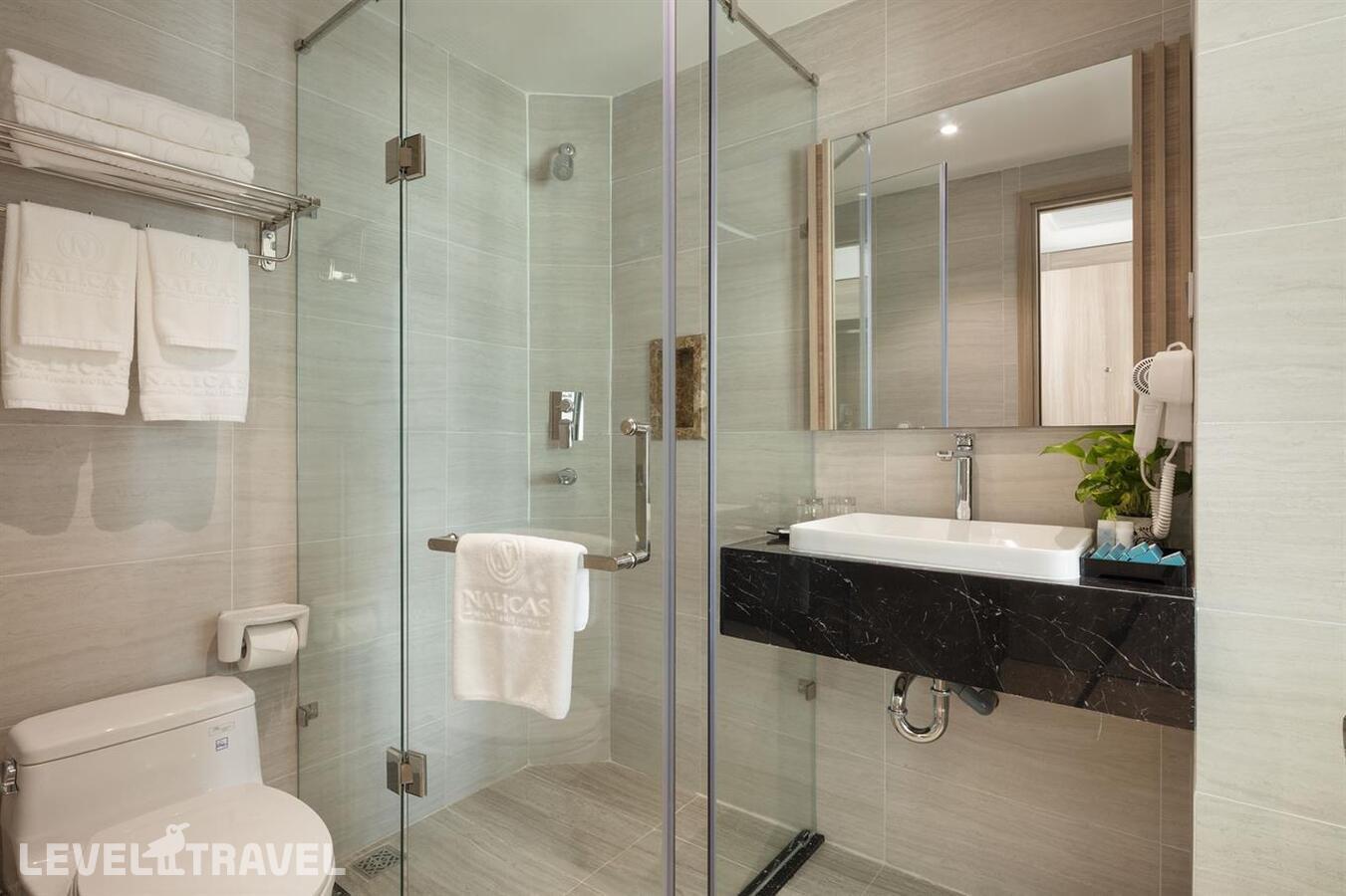 фотографии номера Делюкс Senior с частичным видом на море отеля Nalicas Hotel в Вьетнам(Нячанг) - фото №4