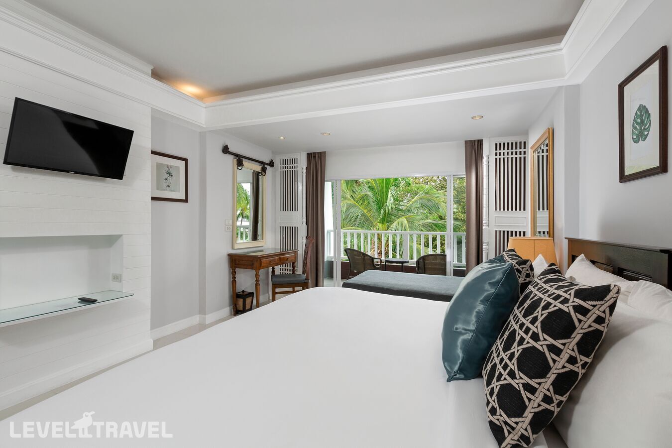 фотографии номера Делюкс с террасой и видом на бассейн отеля Thavorn Palm Beach Resort в Таиланд(Карон Бич) - фото №6