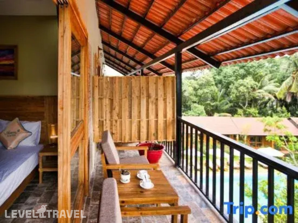 фотографии номера Трехместный делюкс с балконом отеля Azura Phu Quoc Resort в Вьетнам(Фукуок) - фото №7