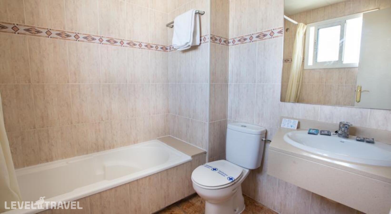 фотографии номера Стандартный номер отеля Costa Brava Hotel в Испания(Бланес) - фото №3