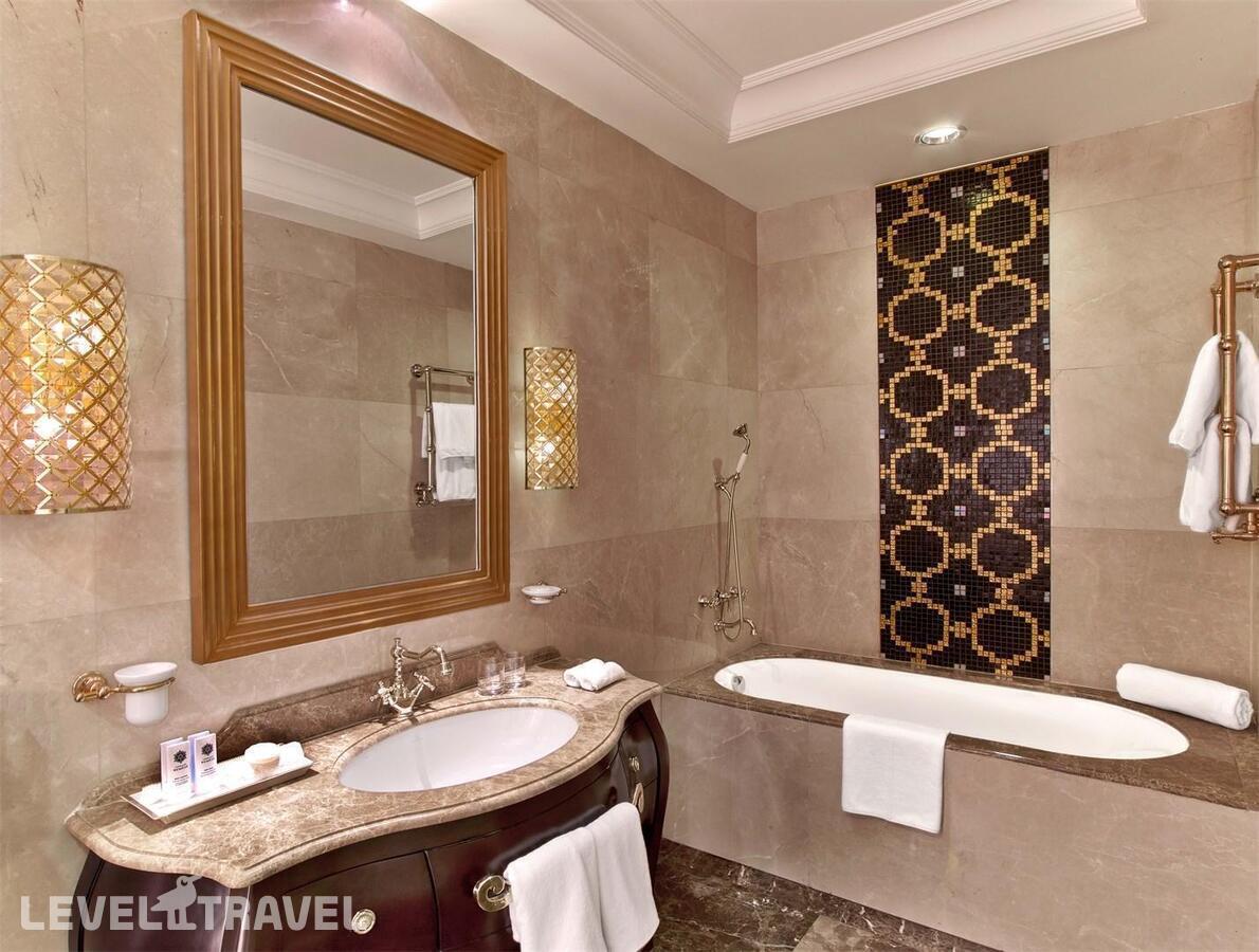 фотографии номера Полулюкс отеля The St. Regis Moscow Nikolskaya Hotel в Россия(Центральный административный округ (ЦАО)) - фото №4
