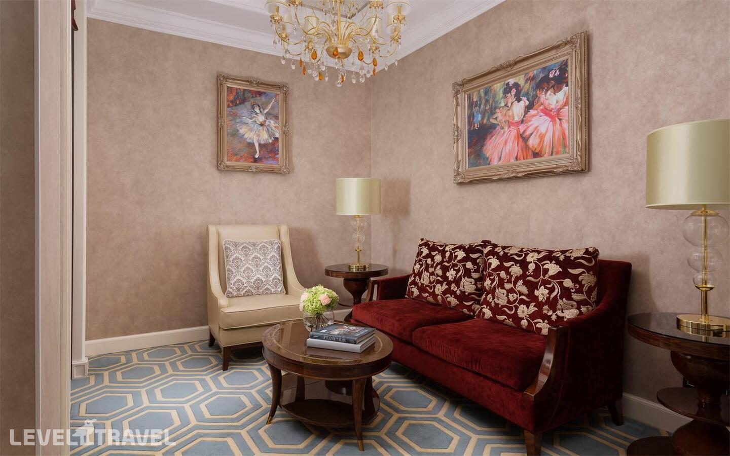 фотографии номера Полулюкс отеля The St. Regis Moscow Nikolskaya Hotel в Россия(Центральный административный округ (ЦАО)) - фото №2