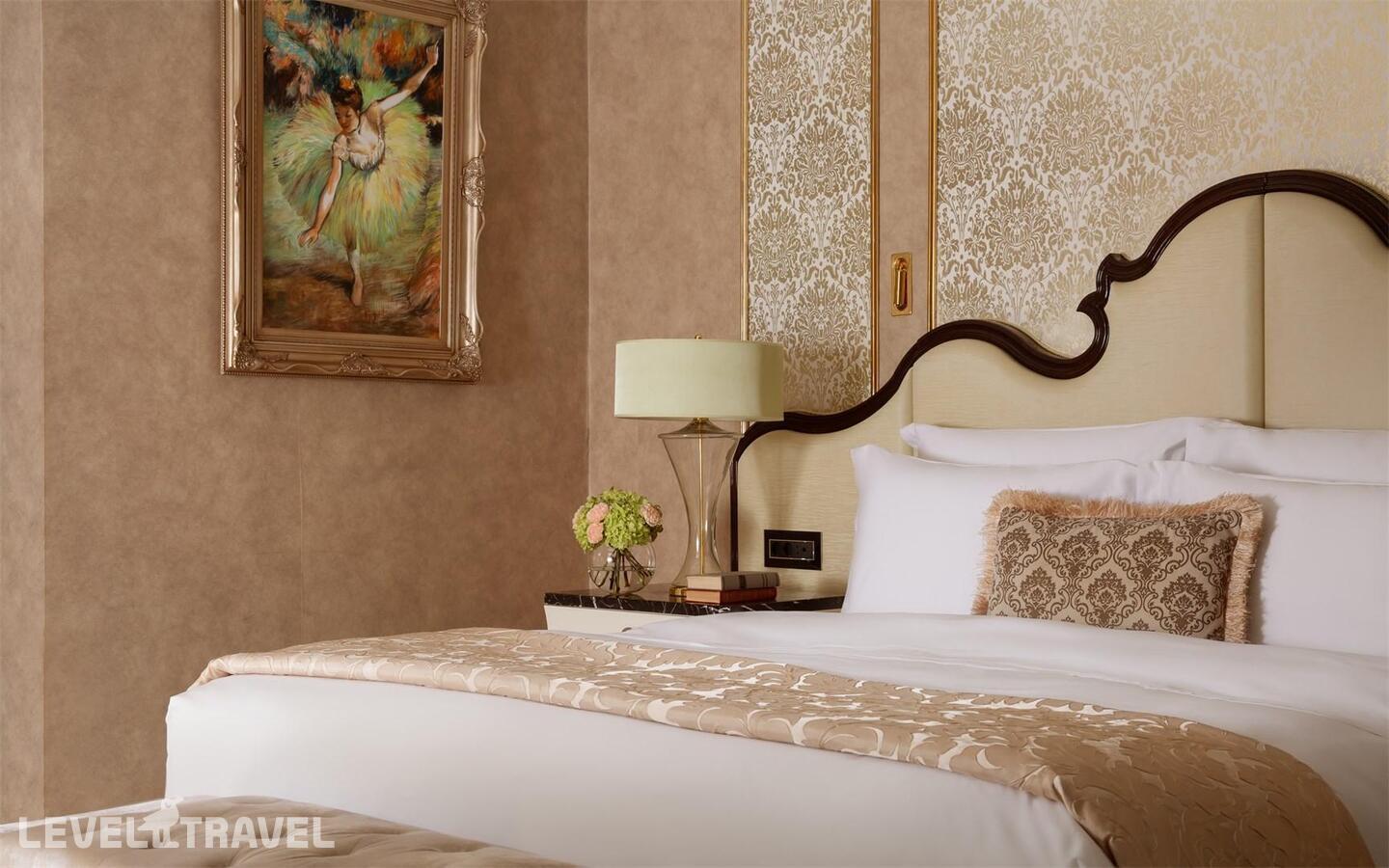 фотографии номера Полулюкс отеля The St. Regis Moscow Nikolskaya Hotel в Россия(Центральный административный округ (ЦАО)) - фото №3