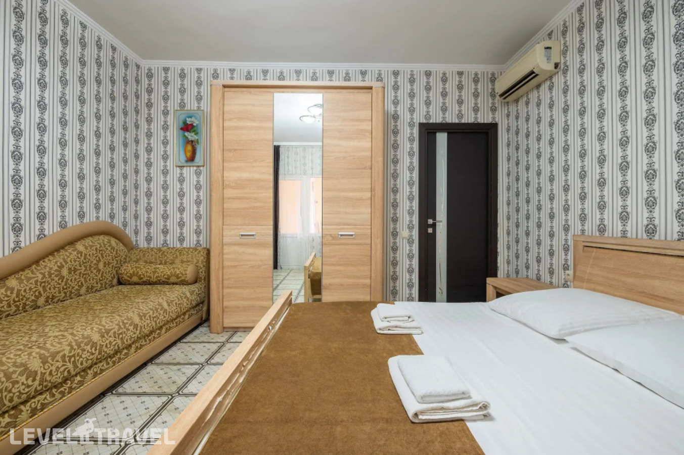 фотографии номера Трёхместный номер Comfort с видом на внутренний двор отеля Отель Эдельвейс в Россия(Адлер) - фото №7