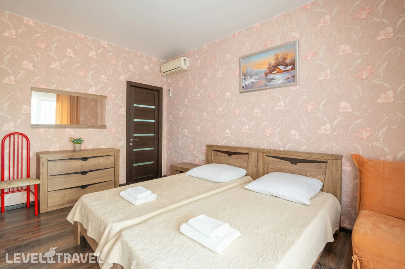 фотографии номера Трёхместный номер Comfort с видом на внутренний двор отеля Отель Эдельвейс в Россия(Адлер) - фото №9