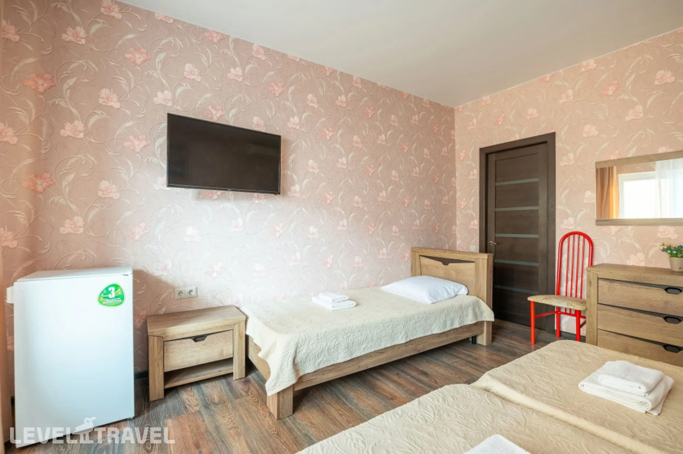 фотографии номера Трёхместный номер Comfort с видом на внутренний двор отеля Отель Эдельвейс в Россия(Адлер) - фото №10