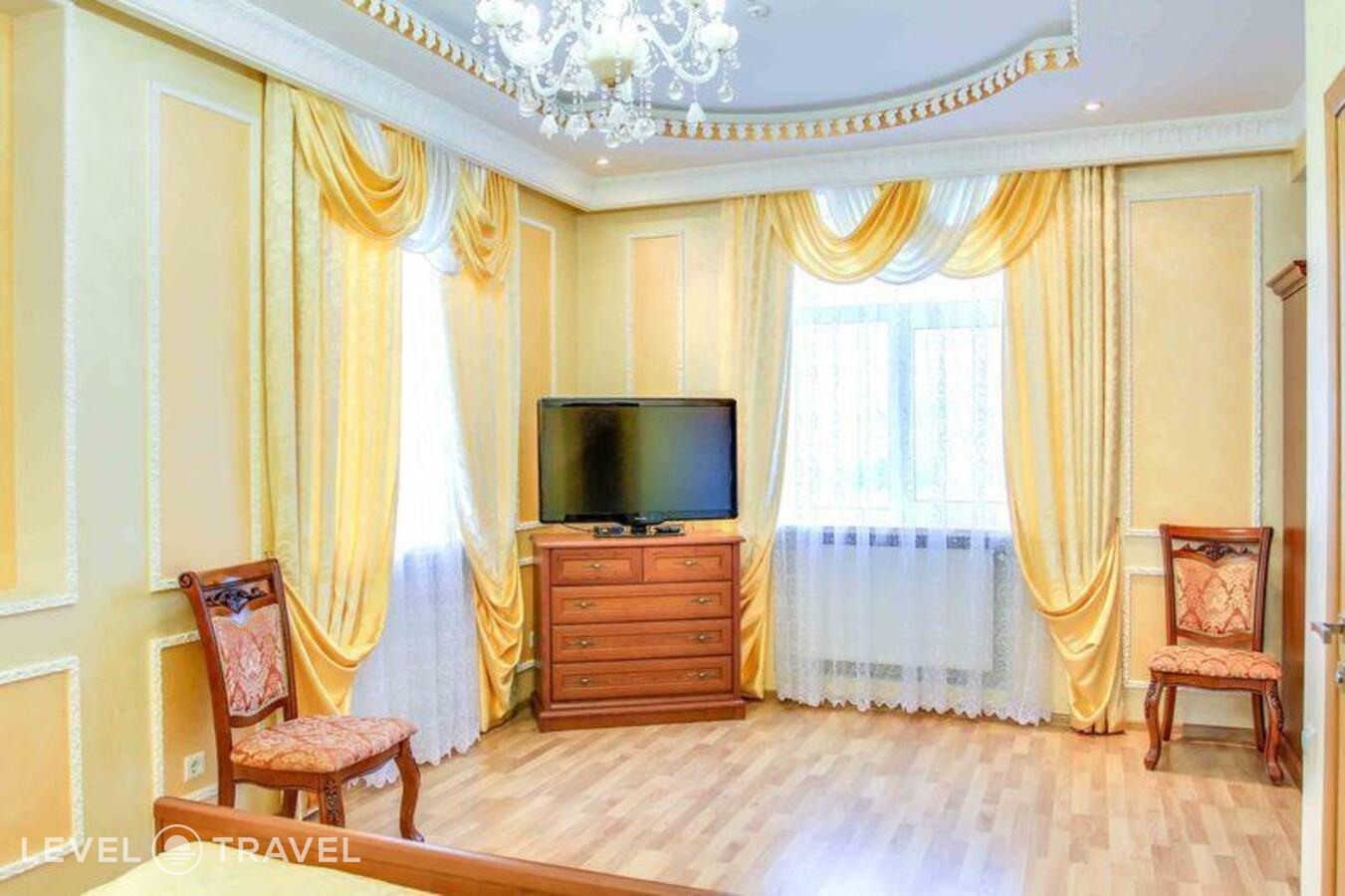 фотографии номера Люкс отеля Ереван Отель в Россия(Симферополь) - фото №10