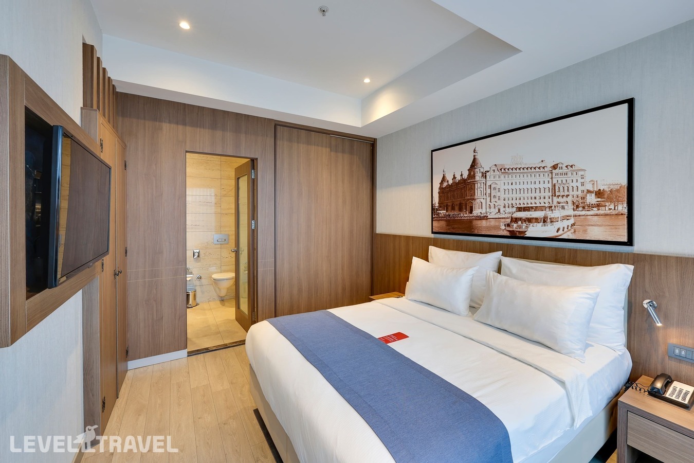 фотографии номера Люкс с террасой отеля Ramada By Wyndham Istanbul Old City в Турция(Фатих) - фото №4