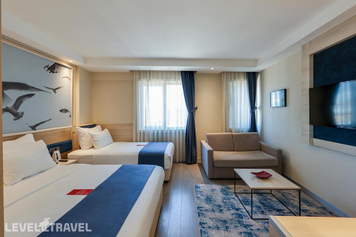 фотографии номера Семейный номер отеля Ramada By Wyndham Istanbul Old City в Турция(Фатих) - фото №2