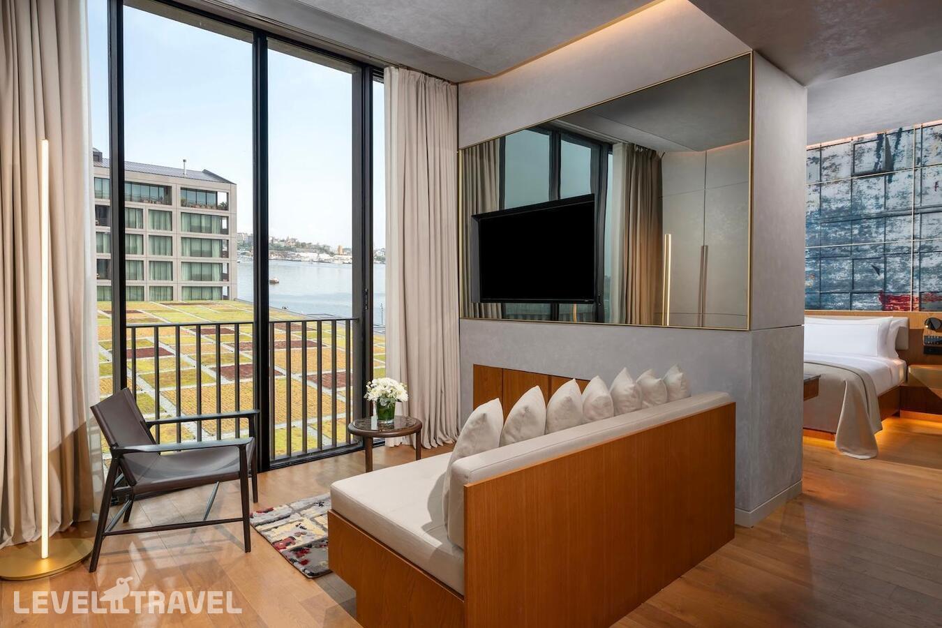 фотографии номера Полулюкс с частичным видом на море отеля Rixos Tersane Istanbul в Турция(Бейоглу) - фото №1
