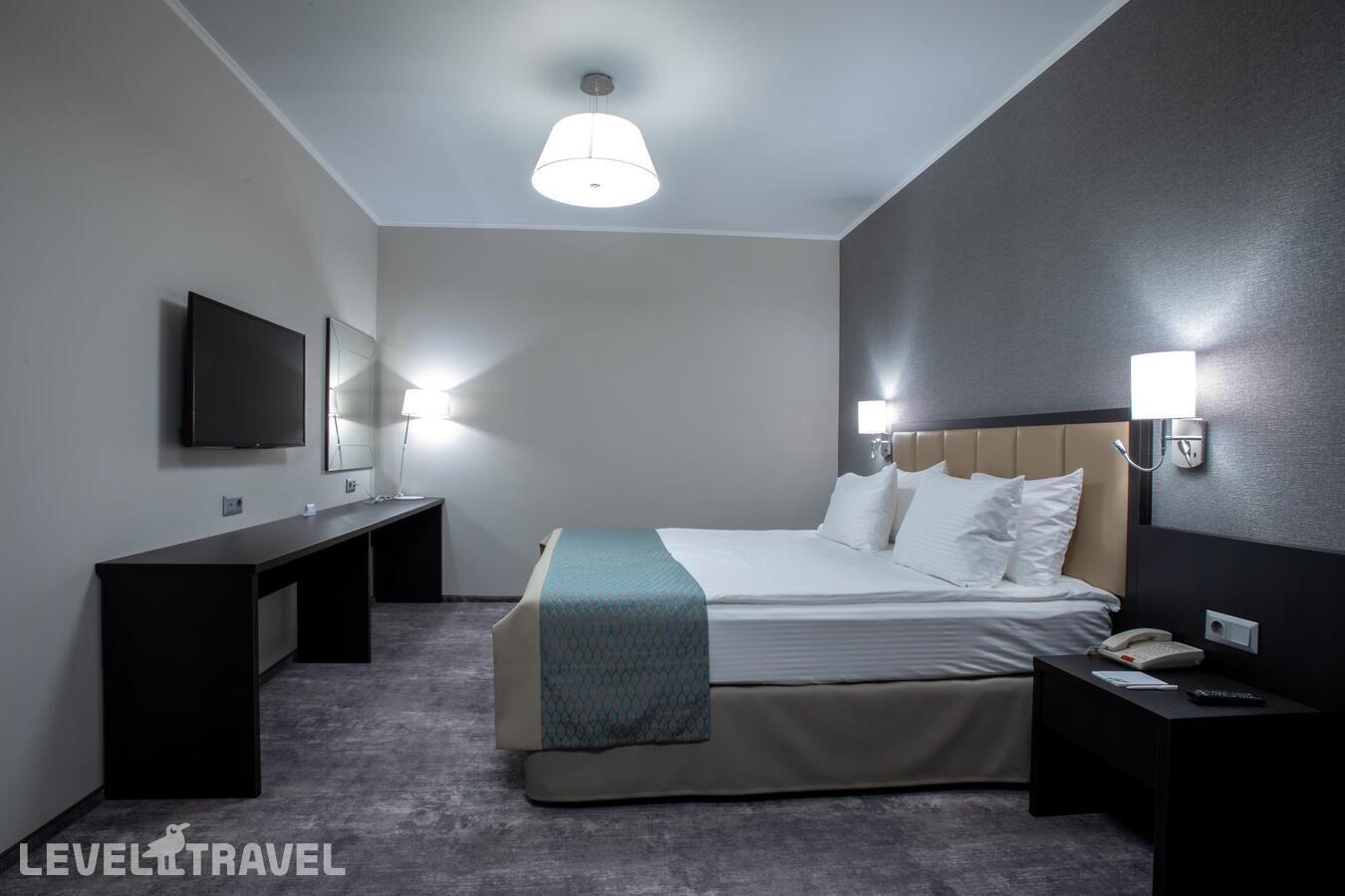 фотографии номера Люкс (двуспальная кровать) отеля Holiday Inn Челябинск в Россия(Челябинск) - фото №4